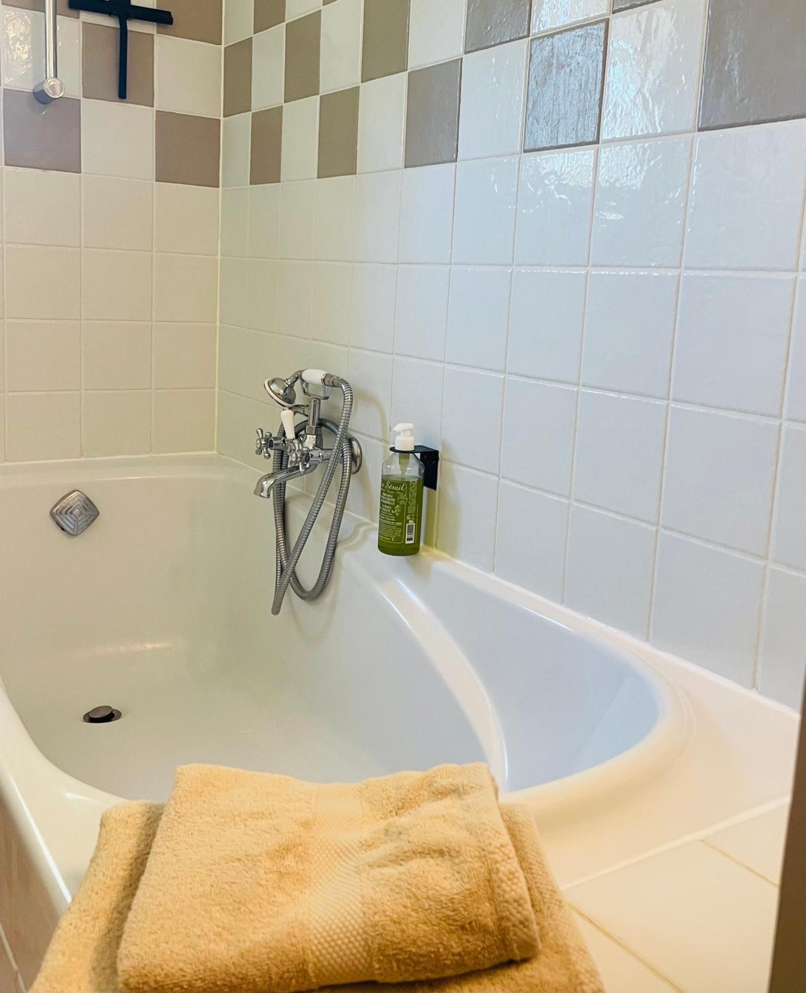 Bed and Breakfast Le Cigalon Le Beausset Camera foto